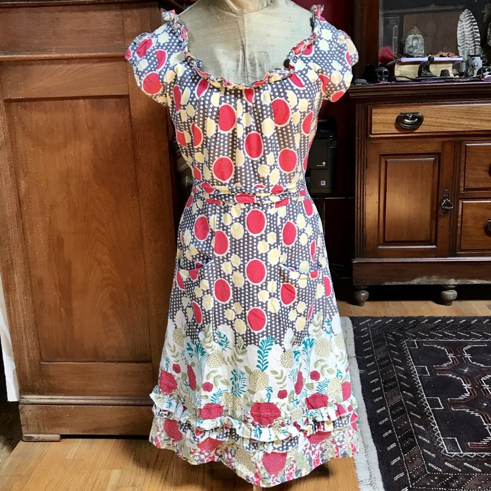 Vintage style ruffled hem dress with pockets.  S